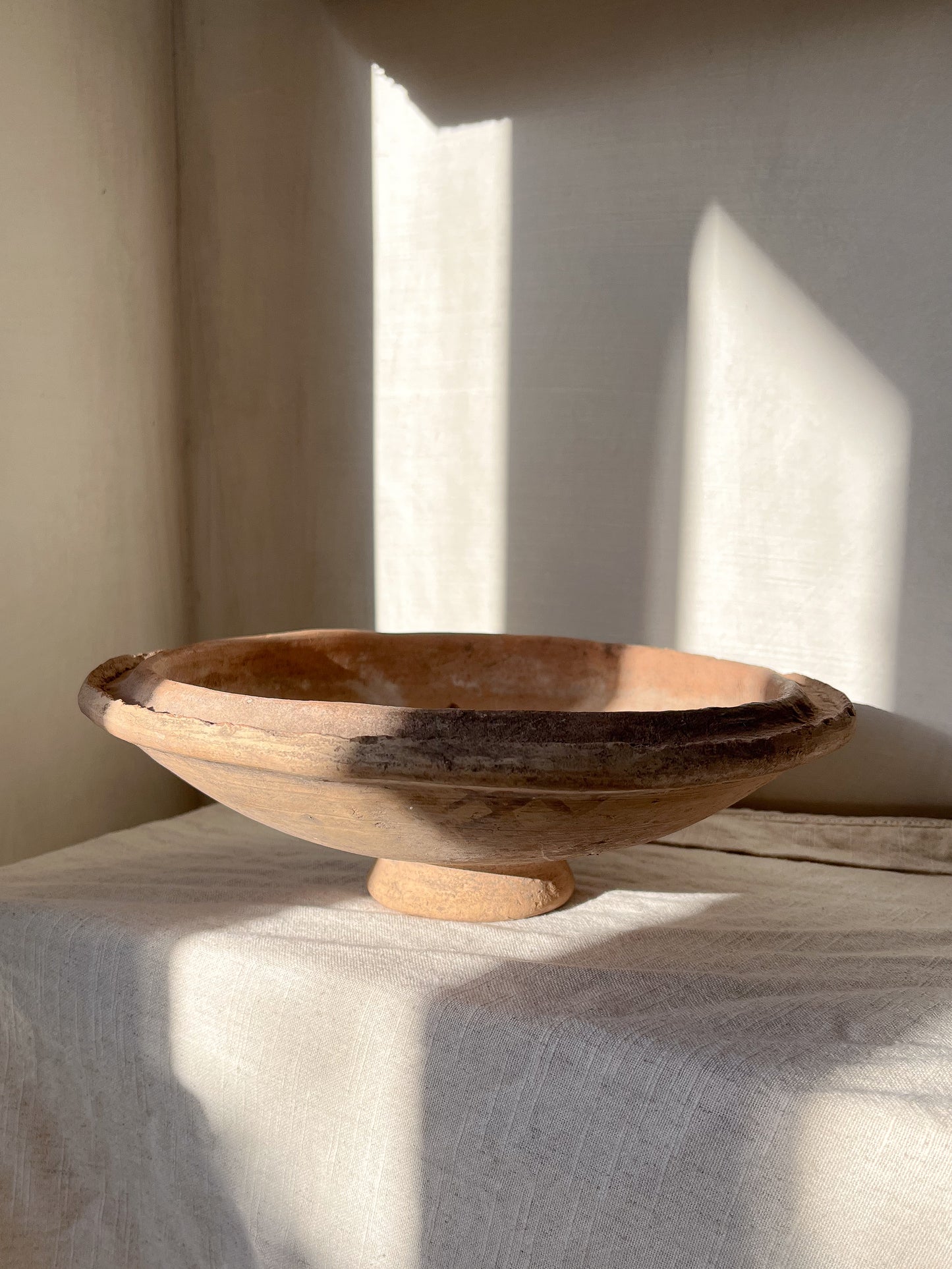 Raised bowl